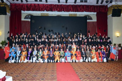 59 future doctors graduated from PU-RCSI (Perdana University - Royal College of Surgeons in Ireland) School of Medicine at a conferring ceremony in Kuala Lumpur on Sunday 25th September, marking a unique milestone as the first graduating cohort from PU-RCSI. This is significant as it is the first year the College has awarded the same medical degree to graduates at our campuses in three different countries. These 59 graduates join the 345 who received medical degrees from RCSI's campuses in Dublin and Bahrain, earlier this year, making a total of 404 future doctors who have graduated from RCSI in 2016.