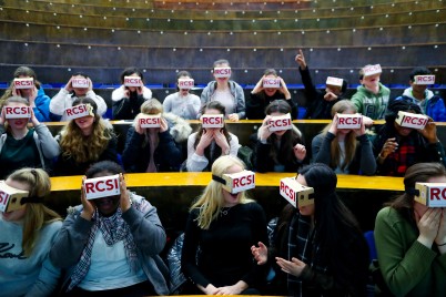 Pictured at the RCSI Open Days 2017 students watch a real-life 3D gall bladder operation using virtual reality. More than 350 students from second-level schools throughout Ireland got a taste for life as a medical, pharmacy and physiotherapy student at the RCSI Open Days which took at the College on St Stephen’s Green in Dublin. The event gave students an opportunity to find out what it is like to work as a healthcare professional through interactive workshops in each of these fields including experiencing a real-life 3D operation using virtual reality, witnessing a pregnancy scan, and getting some hands-on practice in physiotherapy and pharmacy, as well as a sneak-preview of the new state-of-the-art facilities opening at RCSI’s city-centre campus later this year.