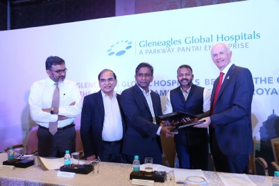 Professor Cathal Kelly, CEO; Professor Hannah McGee, Dean of the Faculty of Medicine & Health Sciences, RCSI; Mr Michael McGrail, Director of Corporate Strategy; Mr Eunan Friel, Managing Director of Healthcare Management Institute, and; Mr Paul Nolan, Associate Director for International Programme (Surgical Affairs) visited Chennai last week to sign an MOU with Gleneagles Global Hospitals (GGH).  This Agreement will see GGH host the MRCS Examination in Chennai starting in April 2017. It is part of an international development plan for MRCS examinations that has already established new centres in Kochi and Lucknow (also in India), Valetta (Malta) and Kota Kinabalu (Malaysia) this year. A further two new centres are planned in India later in 2017. 