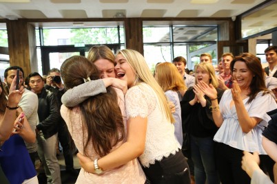 Pictured (l-r) is Zoe Lynch,Chloe Doran (centre) and Sarah Hoolahan, who were three of the 274 RCSI School of Medicine students who received their final year results on Thursday 18th May. Following the College’s tradition, lasting for more than 60 years, the results were called out to students at the St. Stephen’s Green campus. 