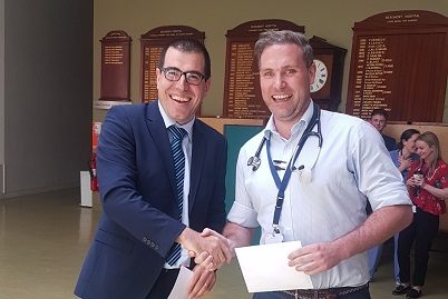 Prof Declan De Freitas (RCSI Intern Tutor/Beaumont Hospital) presented Dr Brian Creaner with the Beaumont Hospital Intern of the Year Award 2018. This award, sponsored by RCSI, is voted by Beaumont Interns to recognise the individual who is the best all-round intern colleague