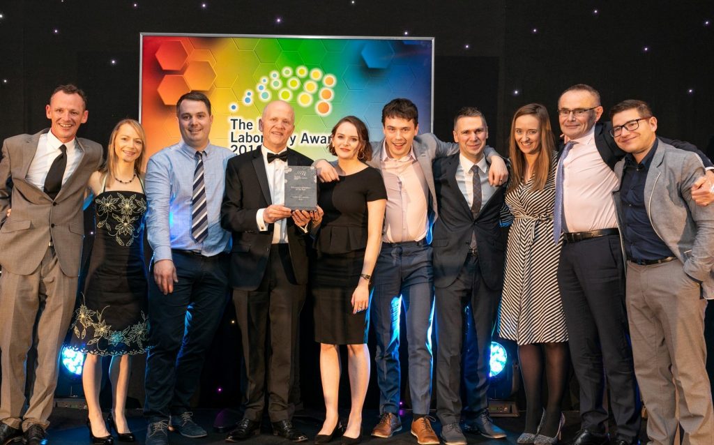  Congratutions to RCSI Simulation who won the Irish Education Lab of the Year Award at the Irish Lab Awards 2019 on Thursday, 7 March at the Ballsbridge Hotel, Dublin. The award was presented for the Flexible Wet Laboratory at 26 York Street. The Irish Laboratory Awards recognise and celebrate the accomplishments of those working in the laboratories across Ireland at this year's awards ceremony. Pictured: Patrick Hobbs, Editor of Irish Chemical News & Chemistry Ireland, Former President, Institute of Chemistry of Ireland presents the Education Laboratory of the Year award to the RCSI Team.