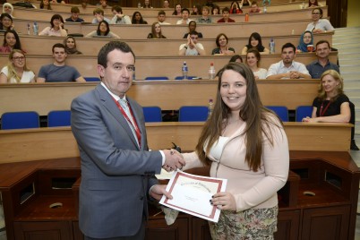 The Research Summer School Wrap-up Symposium took place Friday 24th July in RCSI. 15 randomly selected summer research students gave “Thesis in Three” style oral presentations on their summer research experience. There was also a poster session where the 6 visiting students from Soochow University presented their research projects. Pictured (l-r) is Prof Paul Gallagher, Head of the School of Pharmacy presenting the winner of the “Best Overall Presentation” award to Shaunagh Galgey, who was supervised by Dr Garry Duffy (Anatomy), for her talk “Magnetic Nanoparticle Drug Delivery Systems, my Research Experience”.  