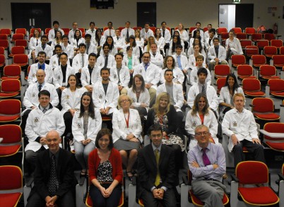 Pictured are the Graduate Entry Programme Intermediate Cycle students who took part in the White Coat Ceremony last week at Connolly Hospital with (l-r front row) Prof Seamus Sreenan (Director of GEP, Consultant Endocrinologist), Dr Catherine O’Flynn (Tutor), Dr Eoghan O’Neill (Consultant Microbiologist) and Prof Eamon Leen (Consultant Pathologist). Also pictured among the students are Katie Lombard and Sandra Cox, GEP Admin.