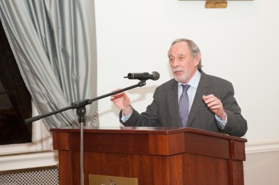 On November 19th, RCSI said farewell to Professor Michael Walsh (Immediate past Professor of Otolaryngology, at the ERC Beaumont Hospital) who retired from RCSI after 24 years of service. A reception to honour Prof Walsh’s contribution to the College was held in the Board Room at St Stephen’s Green. We wish Prof Walsh all the best in retirement.