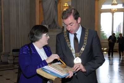 Pictured (l-r) at the recent Royal Academy of Medicine in Ireland (RAMI) & Dublin City Council Charles Lucas Tercentenary Symposium in City Hall is Mary O'Doherty, President of the Section of the History of Medicine, RAMI & Special Collections Librarian, RCSI with the Lord Mayor of Dublin Cllr Oisín Quinn.